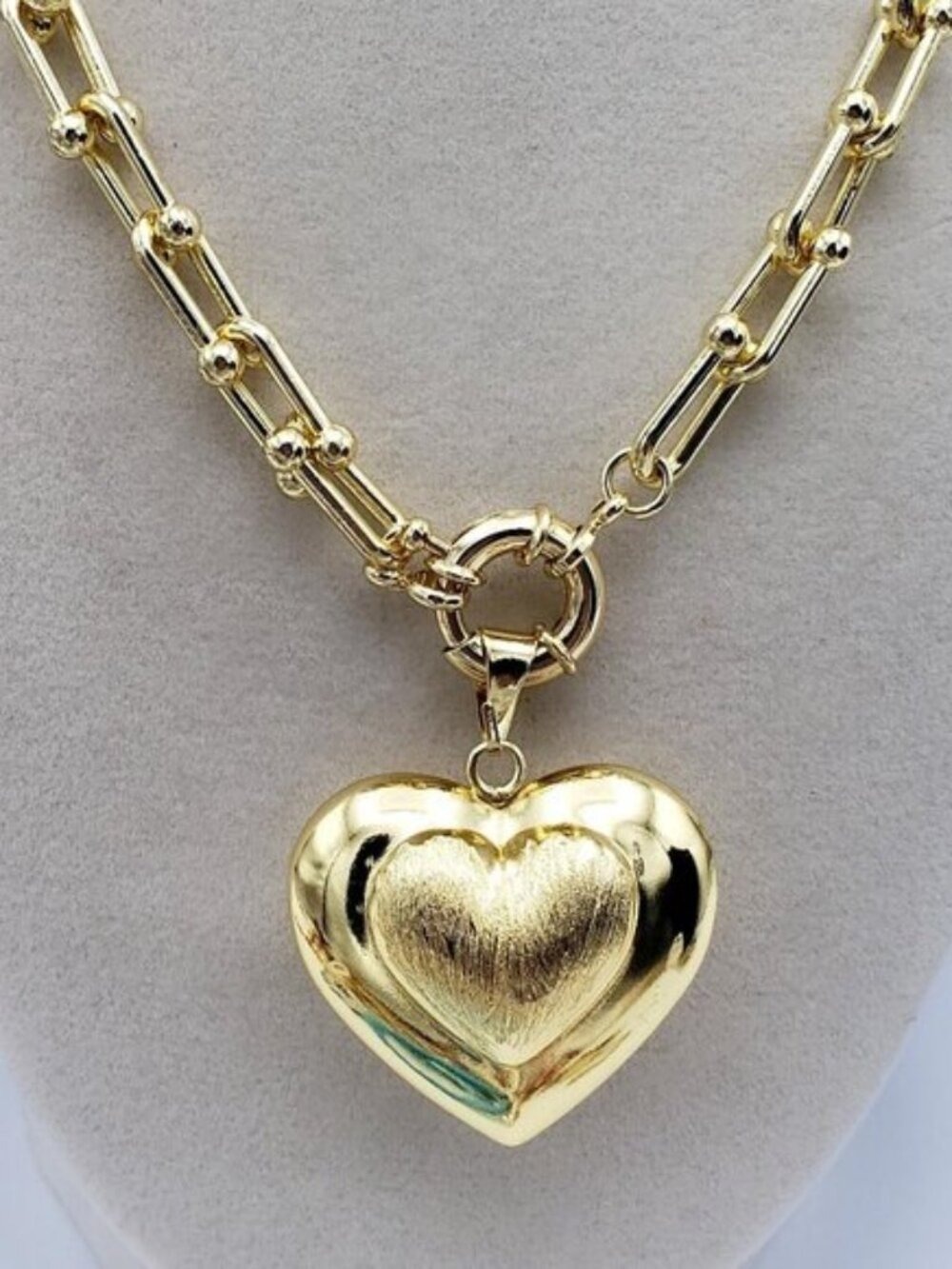 18k Gold Plated Heart Pendant Horse Shoe Necklace - Picture 4 of 10